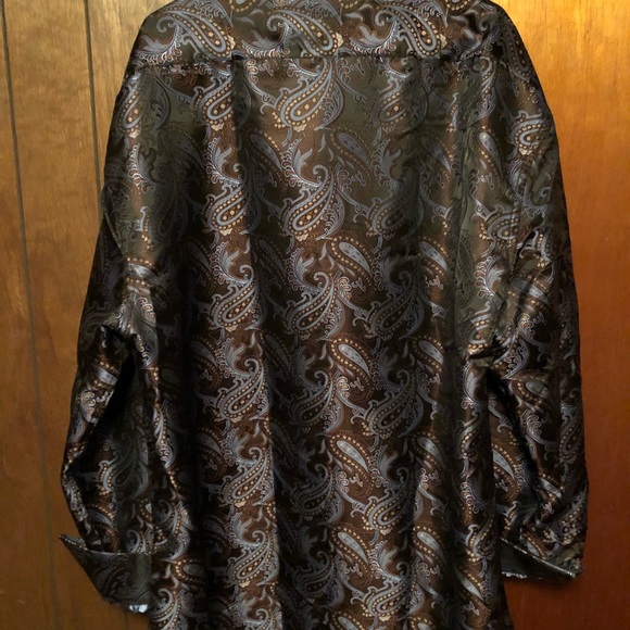 Very nice button up collared shirt - Picture 2 of 3